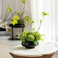 Licht-luxe eettafel Bloemstuk Calla Lelie Orchidee Paardenbloem Kunstbloemen Keramiek Materiaal Moderne kunststijl