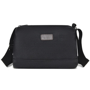 Bolsos cruzados vintage al por mayor para hombre, bolsos de mano de cuero PU a la moda con decoración de letras para uso diario - Product Image 3
