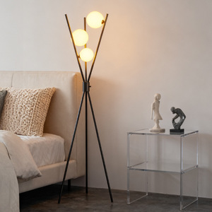Lámpara de Pie Moderna Negra con Trípode y 3 Globos, Estilo Nórdico, Decoración para Sala de Estar y Dormitorio, Iluminación Ambiental - Product Image 4