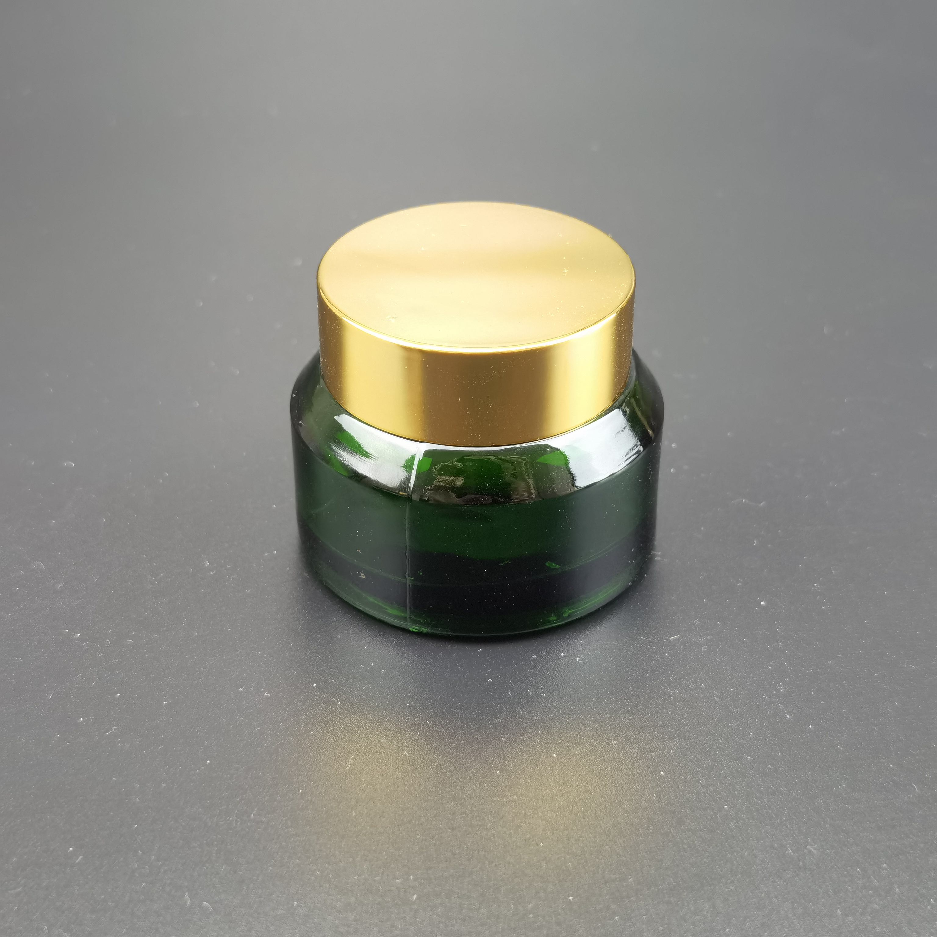 สีเขียว