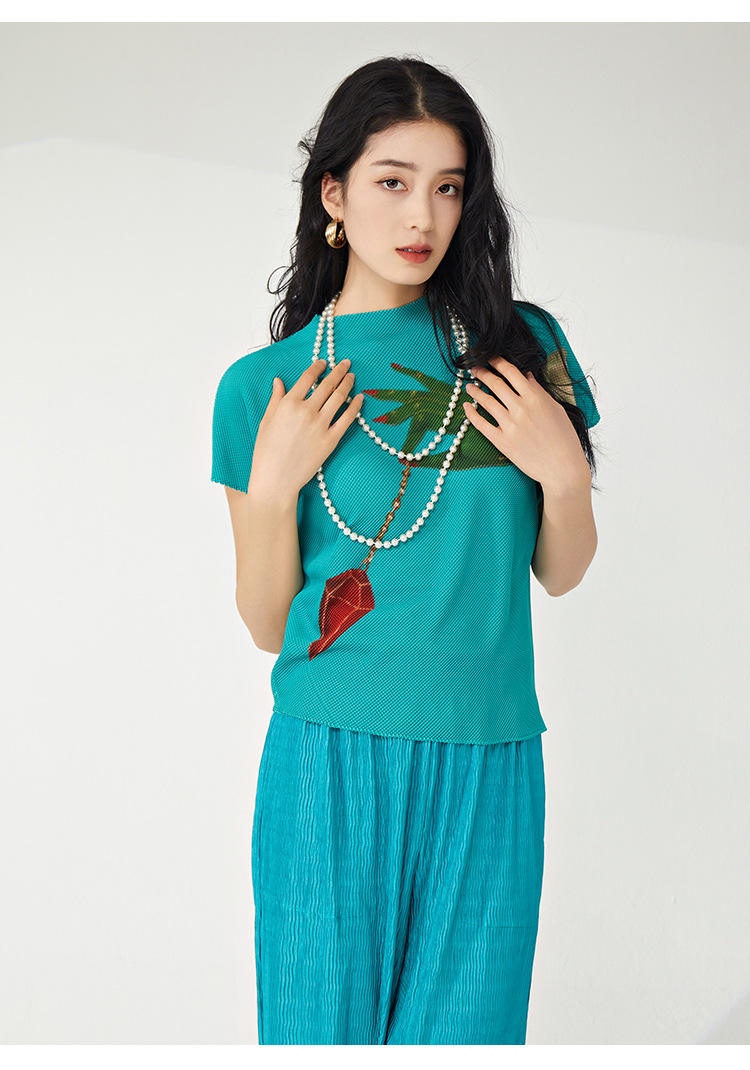 มีสีเขียวขุ่น