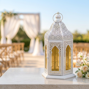 Lanterne à bougie marocaine en métal blanc faite à la main avec verre brun doré pour la décoration de la maison, Ramadan et mariages - Product Image 3