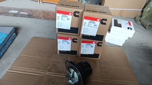 Pompe à eau Cum-minsC4935793 - Pièces de chargeuse Liugong compatibles - Pièces de machines de construction directement de l'usine - Product Image 3