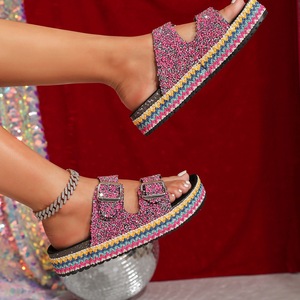 Sandalias planas para mujer, zapatillas informales de verano para el hogar al aire libre, zapatos de gelatina ligeros con doble hebilla, correa acolchada con cordones - Product Image 2