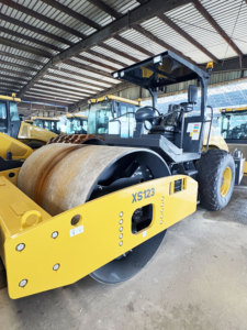 Máquina compactadora oficial XCMG vibratoria XS123 lista de precios de rodillos de carretera grandes de <span class=keywords><strong>segunda</strong></span> <span class=keywords><strong>mano</strong></span> de 12 toneladas - Product Image 2