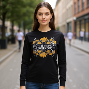 Maglietta a maniche lunghe con design floreale e frase in latino per abbigliamento promozionale - Product Image 3