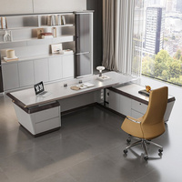 Ensemble de mobilier de bureau de direction moderne de luxe, grand bureau de président en bois avec armoire latérale et fauteuil en cuir