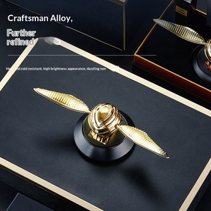 Diffusore d'Aromi Solare per <span class=keywords><strong>Auto</strong></span> 'Royal Secret Agent Wing' - Decorazione per Interni <span class=keywords><strong>Auto</strong></span> e Scrivania, Perfetto Come <span class=keywords><strong>Regalo</strong></span> per <span class=keywords><strong>Auto</strong></span> - Product Image 2