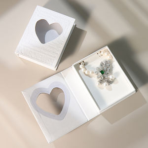 Caja de Regalo con Tapa Magnética Cuadrada y Ventana, Personalizada con Grabado en Relieve, para Libros, Joyas y Artículos de Papelería - Product Image 1