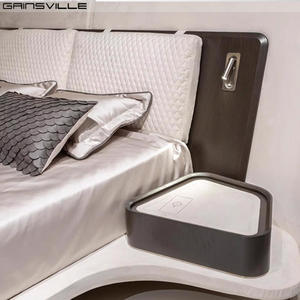 หัวเตียงโค้งหุ้มเบาะหนัง ยี่ห้อ Gainsville Furniture สำหรับเตียงขนาดคิงไซส์และควีนไซส์ ดีไซน์หรูหราทันสมัย โครงเตียงรูปทรงโค้ง - Product Image 4