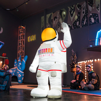 Astronaute géant fait sur commande annonçant gonflable pour des événements extérieurs