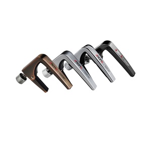 Capotasto Economico di Alta Qualità per Chitarra Acustica ed Elettrica, Materiale Metallico Regolabile Multicolore, Prodotto in Cina - Product Image 1