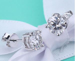 Pendientes de tuerca finos de moissanita de plata S925, diseño clásico Simple de cuatro garras, 50 centavos, regalo caliente de 1 quilate al por mayor - Product Image 2