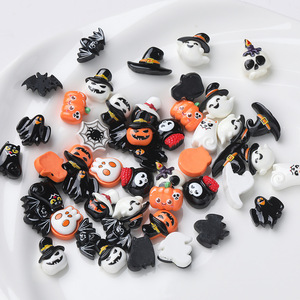จี้เรซิ่นรูปต้นคริสต์มาสการ์ตูน สำหรับตกแต่งขอบด้วยกาวครีม DIY ใช้ประดับถุงของขวัญ ตกแต่งเล็บ และงานฝีมือต่างๆ - Product Image 2