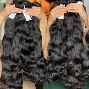 Ciocche di capelli crude cambogiane, capelli umani vergini crudi vietnamiti, Bundl di cuticole a doppio disegno allineate ad onda naturale crudo indiano