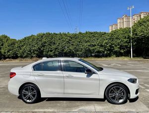 <span class=keywords><strong>BMW</strong></span> Serie 1 <span class=keywords><strong>118i</strong></span> Sport Line - 1.5T, Interior de Cuero, Radar de Estacionamiento, Conducción Dinámica, Sedán Compacto Confiable en Venta - Product Image 3