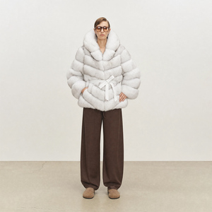 <span class=keywords><strong>Cappotto</strong></span> di Lusso in Vera <span class=keywords><strong>Pelliccia</strong></span> di Volpe per <span class=keywords><strong>Donna</strong></span>, Giacca con Cappuccio in Vera <span class=keywords><strong>Pelliccia</strong></span> di Volpe, Cintura in Vera <span class=keywords><strong>Pelle</strong></span>, Capospalla Caldo in <span class=keywords><strong>Pelliccia</strong></span>, Produzione Personalizzata all'Ingrosso - Product Image 2