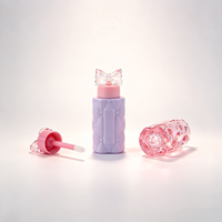 Tube de brillant à lèvres vide à marque privée, motif nœud mignon, gaufrage losange, avec grand applicateur, emballage cosmétique