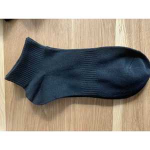 Chaussettes de cheville athlétiques en coton confortables pour femmes Style de mode de sport noir - Product Image 1
