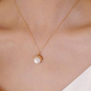 Collier de perles baroques plates naturelles pour femmes, collier simple et élégant avec perles d'eau douce - Product Image 1