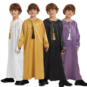 1065 مطرزة كم طويل ثوب الاطفال المسلمين فستان للصبيين المسلمين المحتشمين الجوبا عباية دبي الفساتين