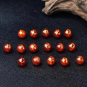 Venta al por mayor 8mm 10mm Piedra Natural rojo cornalina dorado tallado 26 letras cristal ágata cuentas sueltas para la fabricación de joyas DIY