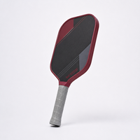 Raquette de pickleball Bauhaus Block T300 en fibre de carbone, nid d'abeilles en PP pressé à froid, cadre rouge bordeaux, raquette Heritage