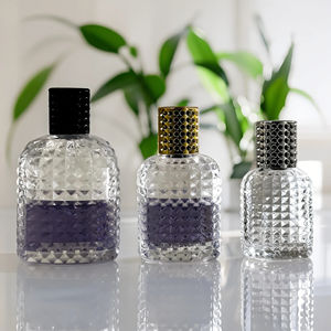 Botella <span class=keywords><strong>de</strong></span> perfume <span class=keywords><strong>de</strong></span> vidrio con figura personalizada <span class=keywords><strong>de</strong></span> 30ml, 50ml y 10ml con bomba, rociador, tipo <span class=keywords><strong>de</strong></span> sellado con caja - Product Image 1