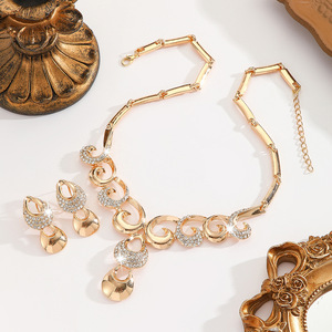 Conjunto de collar y pendientes de cadena de aleación con diseño de onda hueca y diamantes exagerados, estilo europeo y americano, para novia, boda, para mujer - Product Image 2
