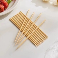 Brochettes de barbecue en bambou biodégradables en gros, avec long manche et logo personnalisé, idéales pour les fêtes, les pique-niques et la cuisine en extérieur