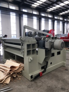 Máquina Peladora y Descortezadora de Troncos YUEQUN de Alta Productividad y Precisión, Motor y Bomba para Producción de Madera Contrachapada, Alimentación Hidráulica - Product Image 5