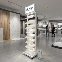 Étagères de présentation de carreaux métalliques inclinées à plusieurs niveaux personnalisées avec éclairage LED, présentoir de carreaux de quartz et de marbre sur pied avec panneau publicitaire supérieur