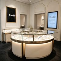 Schmuck-Display mit LED-Beleuchtung, Anpassbare Farbe und Form, Langlebig, Robust, Umweltfreundlich, Recycelbar, Wasserdicht, Hochwertig, Einfach zu Montieren