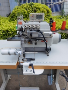 เครื่องเย็บโอเวอร์ล็อคอัตโนมัติ BT-M6 สำหรับติดแถบยางยืดที่คอเสื้อและเอว - Product Image 3