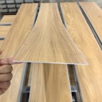 Plancher en composite pierre-plastique (SPC) imperméable, revêtement de sol SPC à clipser avec sous-couche IXPE pour projets hôteliers et bureaux