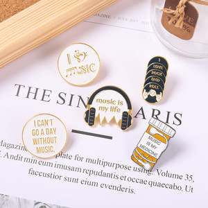 Broches en alliage pour e-commerce, badges créatifs en forme <span class=keywords><strong>de</strong></span> casque audio et <span class=keywords><strong>de</strong></span> ruban, peints à la four, pour vêtements et accessoires - Product Image 1