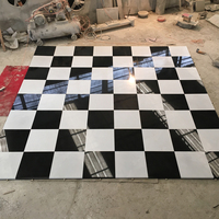 Conception personnalisée Granit noir et marbre blanc Carreaux de sol en pierre à damier