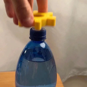 Abridor de Botellas Multifuncional Único, Abridor de Botellas Giratorio de Plástico Amarillo, Accesorios de Bar, Herramienta de Cocina - Product Image 4