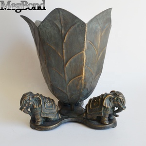 Ornements de <span class=keywords><strong>jardin</strong></span> élégants en <span class=keywords><strong>fonte</strong></span> Éléphants tenant une jardinière en métal Décor d'ornement fonctionnel pour les chantiers - Product Image 2