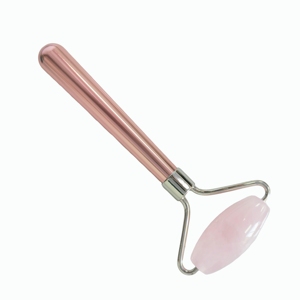 Rouleau de beauté pour le soin du visage et des yeux en jade naturel et quartz rose avec poignée en métal - Product Image 5