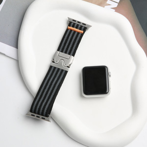 Correa de Reloj de Acero Inoxidable Milanesa de Lujo con Hebilla Magnética, Resistente al Agua, Compatible con las Series 11, 10, 9, 8 y 7 - Product Image 4