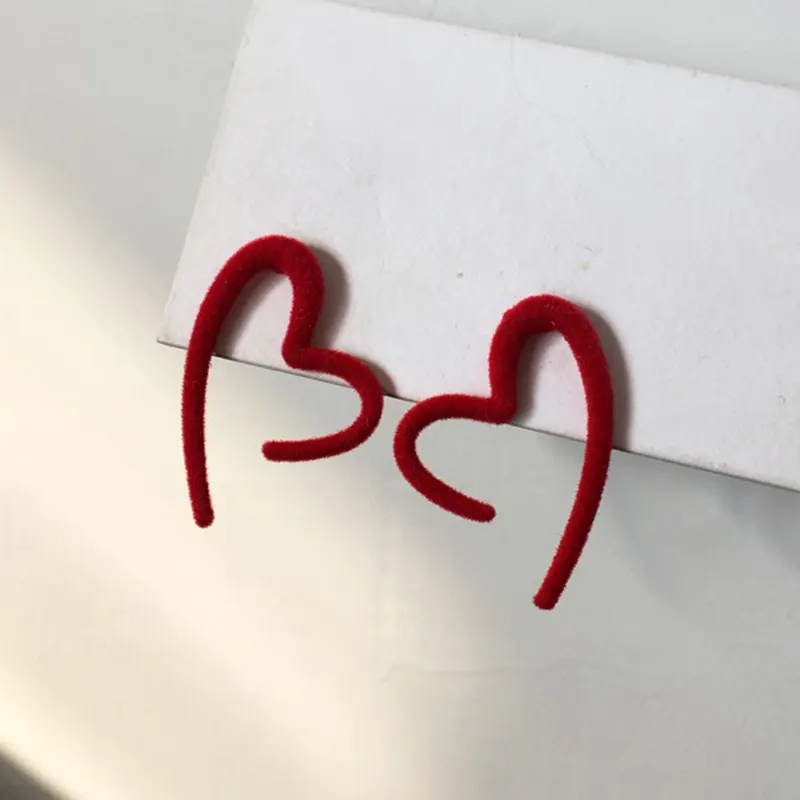 Anting Hati Cinta Merah Berongga Antik Laris Anting-Anting Hati Mini Berkelompok Geometri Sederhana Wanita Musim Dingin