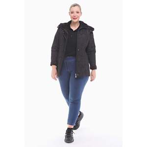 Veste matelassée noire à capuche Vetre 42-58 75 cm imperméable doublée de fausse fourrure avec fermeture éclair et boutons-pression pour femme – Vente en gros - Product Image 2
