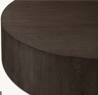 Table basse ronde en chêne moderne, durable et écologique, fabriquée à la main par RHMONTECITO, pour le salon