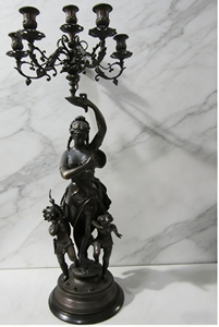Candelabro di Lusso in Stile Francese Antico in Bronzo con Sculture di <span class=keywords><strong>Venere</strong></span> e Putti, Portacandele Ornato a 5 Bracci - Product Image 2