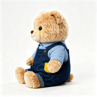 Ours en peluche personnalisé marron clair avec chemise à col et salopette en jean, jouet en peluche doux et moelleux