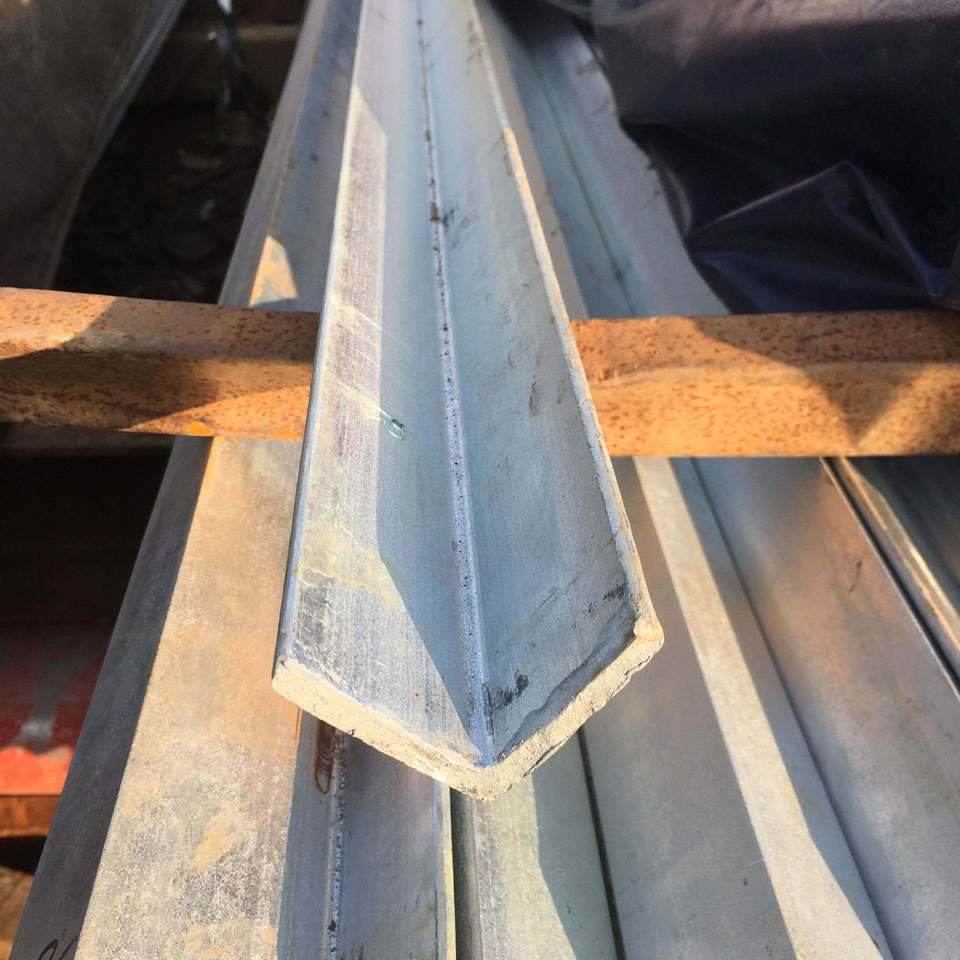 L 90 x 90 x 10 Hot Rolled Steel Equal Leg Angle L 90 x 90 x 10 Hot Rolled Steel Equal Leg Angle