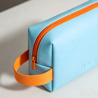 Trousse de Maquillage Élégante en PU Bleu - Pochette Cosmétique de Voyage Imperméable avec Fermeture Éclair Orange, Logo Personnalisé OEM/ODM pour Usage Quotidien et en Voyage
