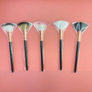 <span class=keywords><strong>Pinceau</strong></span> <span class=keywords><strong>de</strong></span> maquillage noir en forme d'éventail unique Poils en fibres artificielles Outil <span class=keywords><strong>de</strong></span> salon <span class=keywords><strong>de</strong></span> beauté pour le lavage du visage Brosse en <span class=keywords><strong>mousse</strong></span> nettoyante - Product Image 4