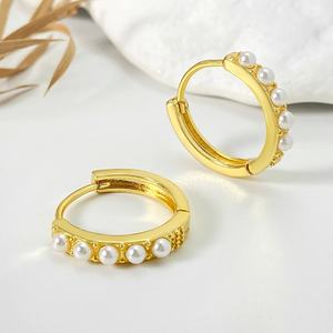 Pendientes de Moda, Joyería Minimalista, Chapados en Oro de 18K, Resistentes al Agua, Pendientes de Perlas Modernos para Mujer - Product Image 1
